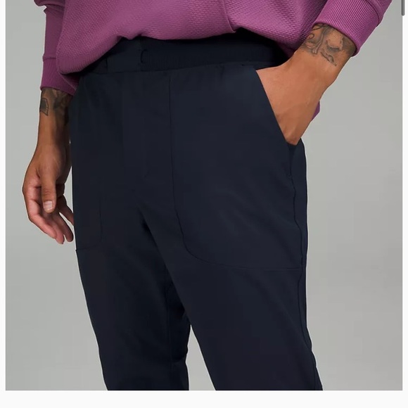 Lulumon jogger shorter 1 navy 1 black pair - Picture 4 of 5